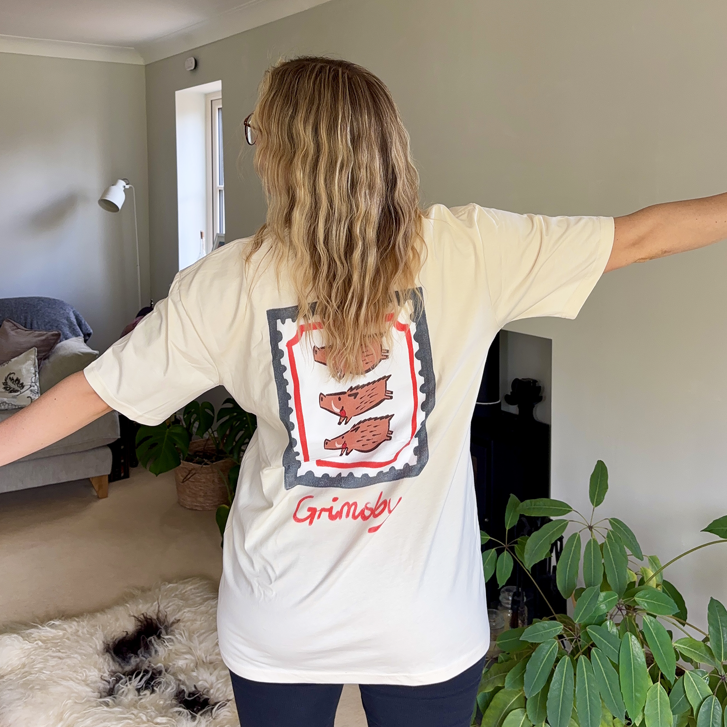 La Ola Studio Cleethorpes Stamp tshirt model back