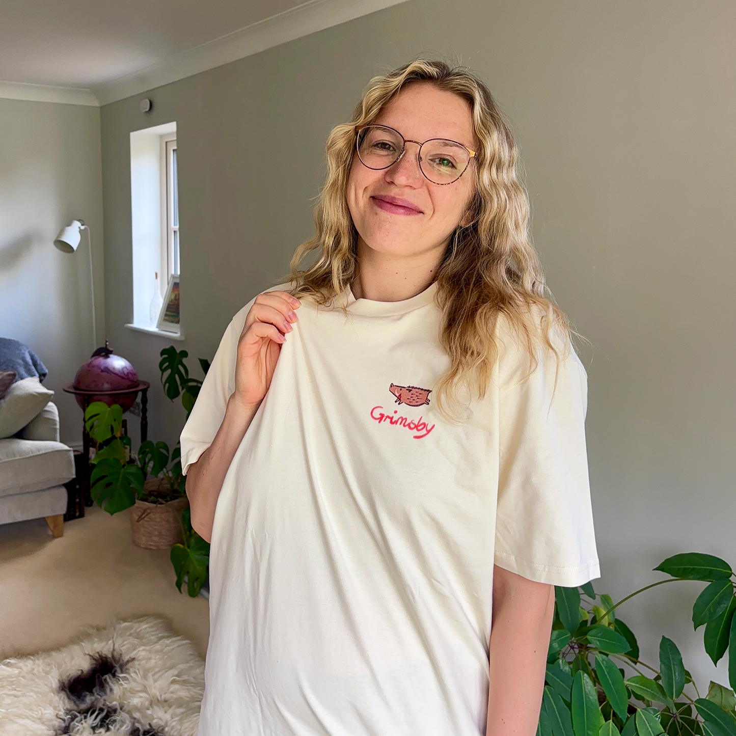 La Ola Studio Cleethorpes Stamp tshirt model front